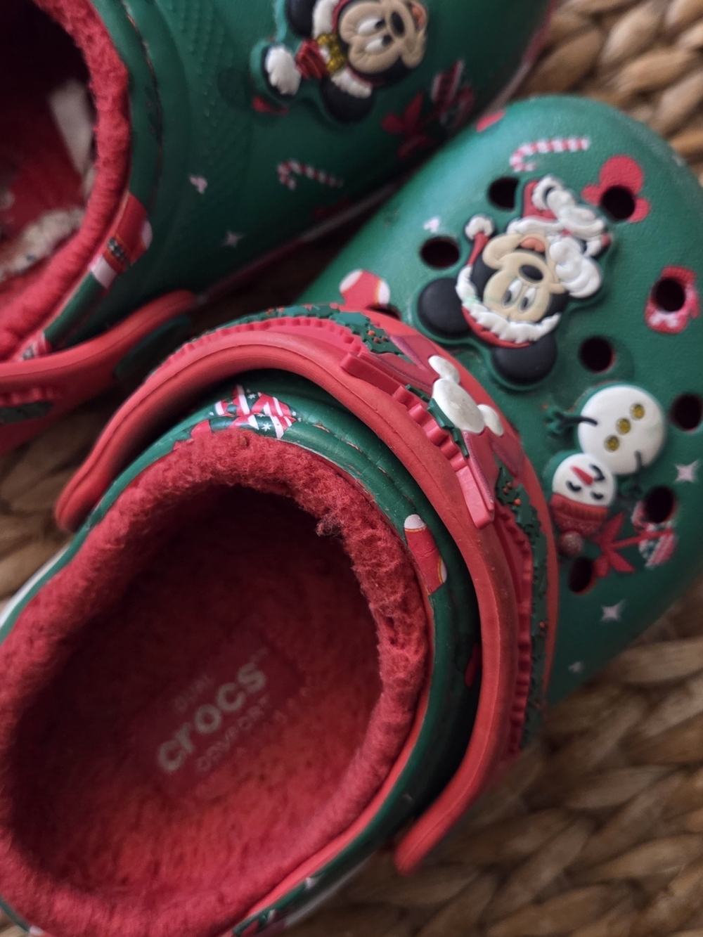 Crocs Classic Lined Clogs in Green & Red - Holiday Mickey - Picture 2 of 3
